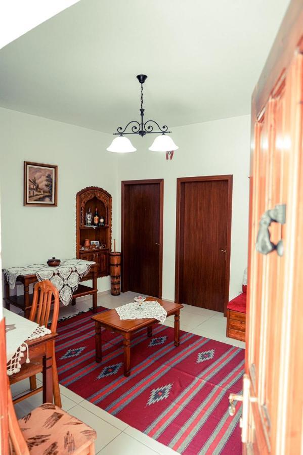 Cico Hostel &Private Room Gjirokaster Exterior photo